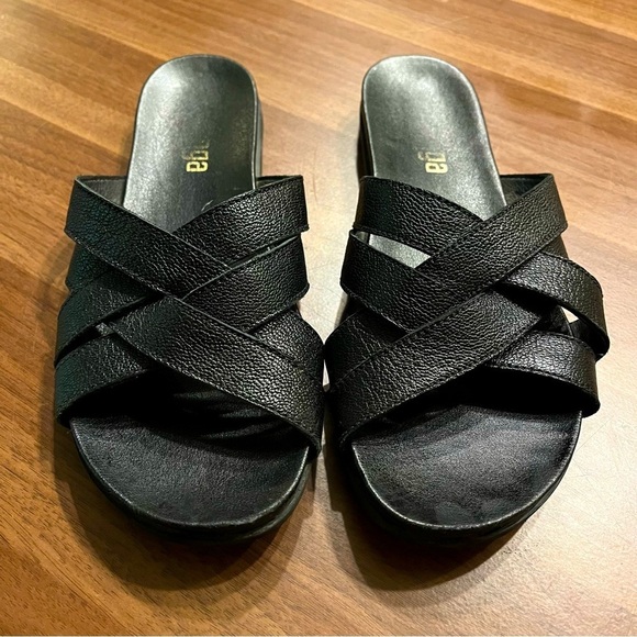 Tsonga leather slip on sandals South African flats black size 39 / US size 7.5 - Picture 2 of 8